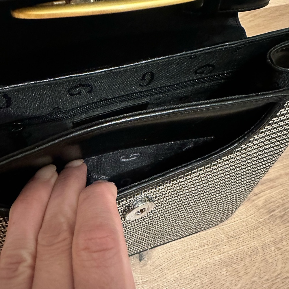 Structured Handbag - Picture 4 of 9